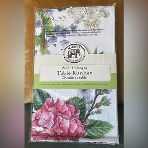 Michel Design Works Wild Hydrangea Table Runner NWT 72” Stonewall Kitchen